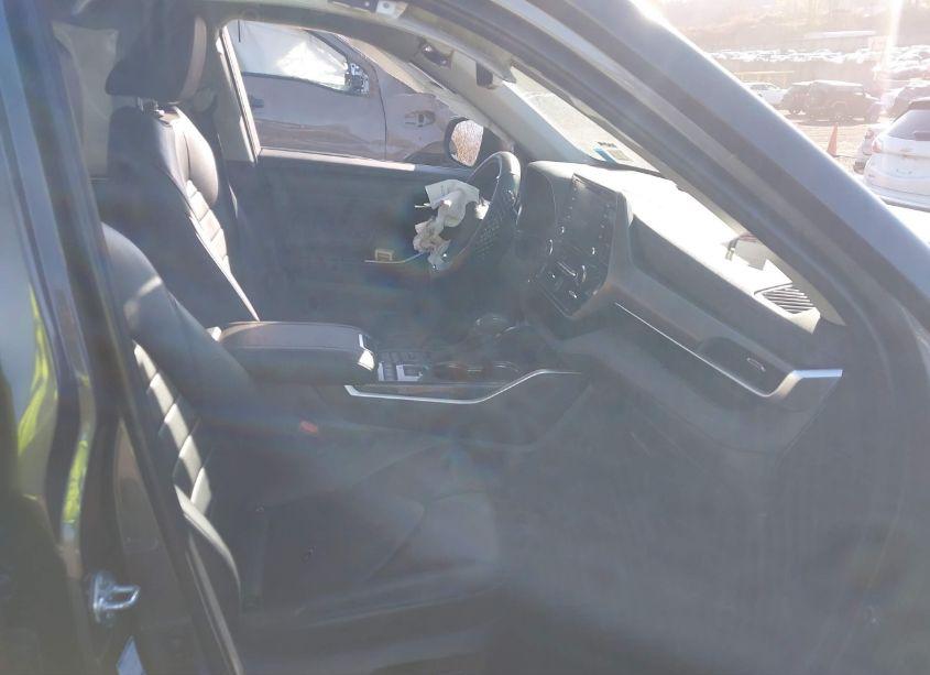 Photo 5 of 2022 Toyota Highlander XLE (VIN 5TDGZRBHXNS235778)