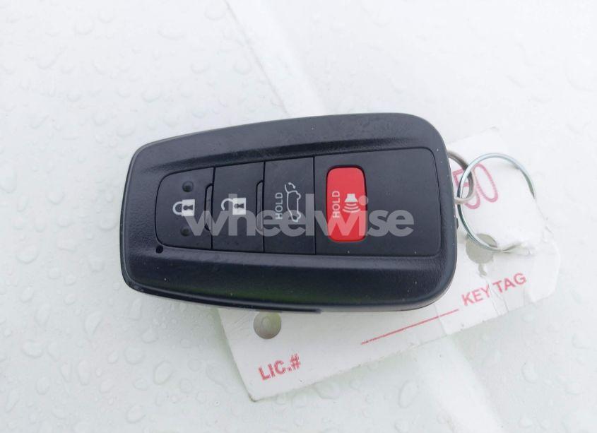 Photo 11 of 2022 Toyota Highlander XLE (VIN 5TDGZRBHXNS568949)