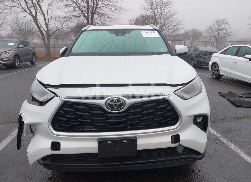Photo 12 of 2022 Toyota Highlander XLE (VIN 5TDGZRBHXNS568949)