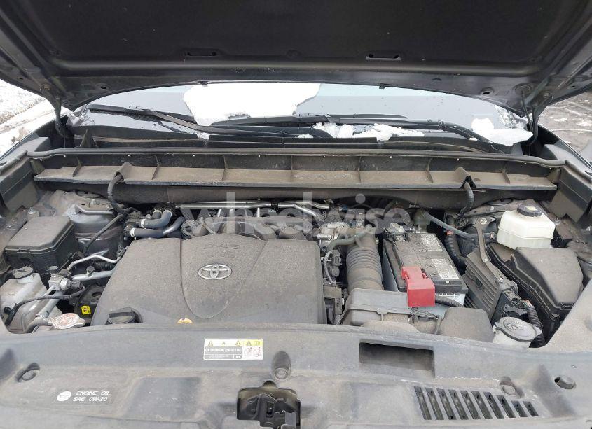 Photo 10 of 2022 Toyota Highlander XLE (VIN 5TDGZRBHXNS570927)