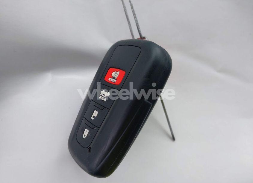 Photo 11 of 2022 Toyota Highlander XLE (VIN 5TDGZRBHXNS570927)