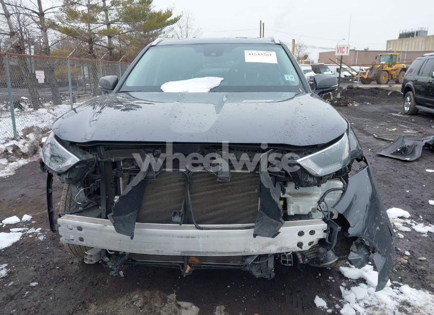 Photo 12 of 2022 Toyota Highlander XLE (VIN 5TDGZRBHXNS570927)