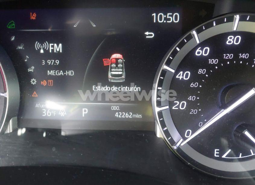 Photo 15 of 2022 Toyota Highlander XLE (VIN 5TDGZRBHXNS570927)