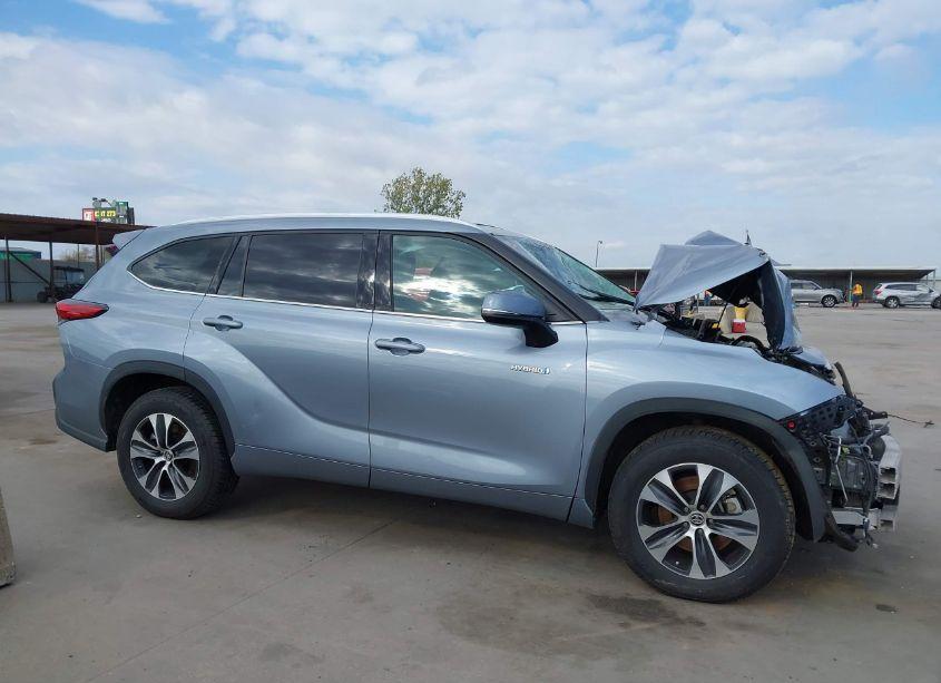 Photo 13 of 2021 Toyota Highlander HYBRID XLE (VIN 5TDHARAH1MS007454)