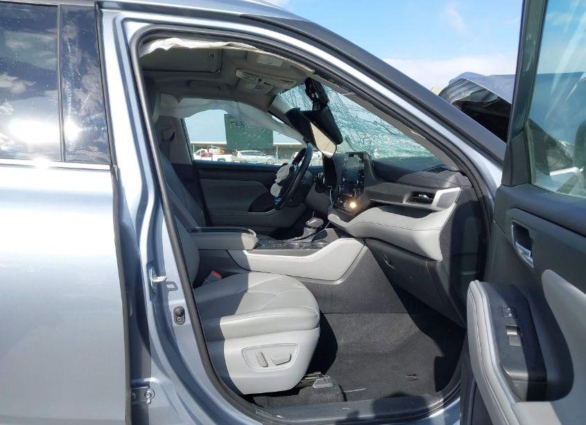 Photo 5 of 2021 Toyota Highlander HYBRID XLE (VIN 5TDHARAH1MS007454)