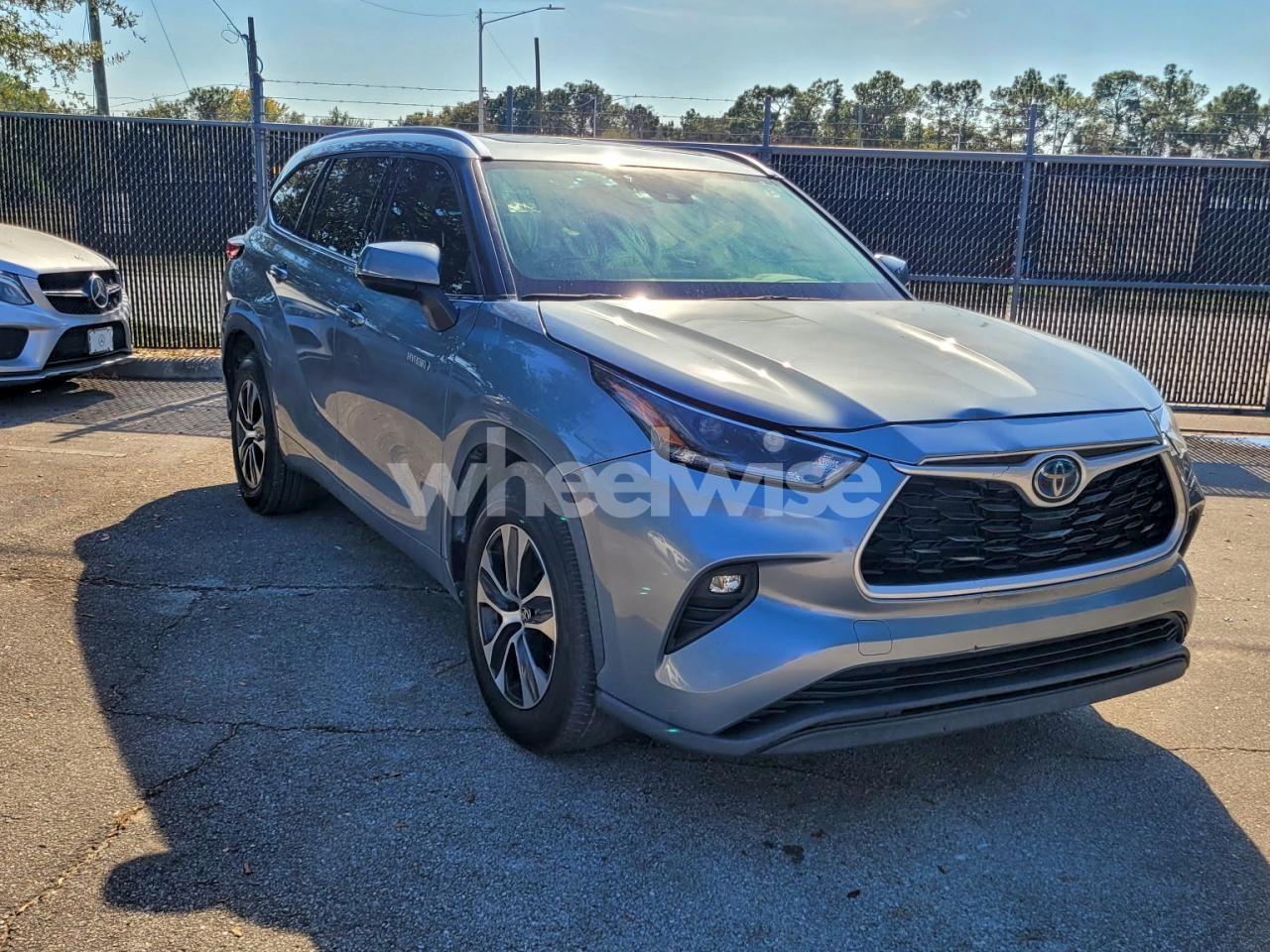 2021 TOYOTA HIGHLANDER HYBRID XLE (VIN 5TDHARAH1MS009611) main photo