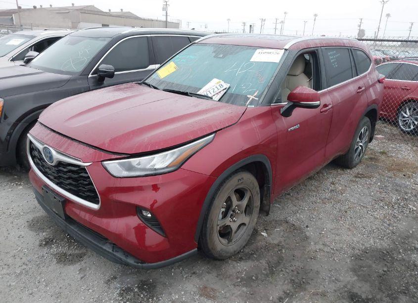 Photo 2 of 2020 Toyota Highlander HYBRID XLE (VIN 5TDHARAH4LS502505)
