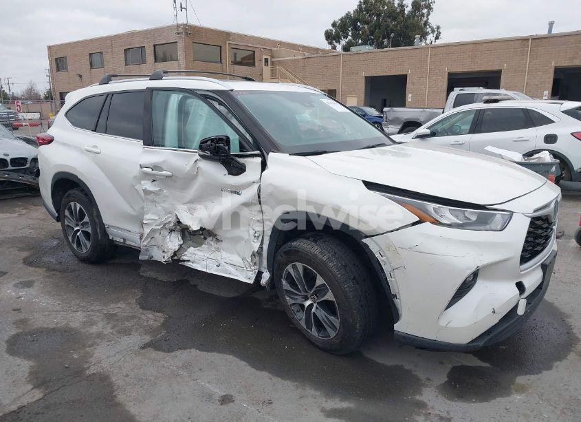 2020 Toyota Highlander HYBRID XLE (VIN 5TDHARAH6LS500125) main photo
