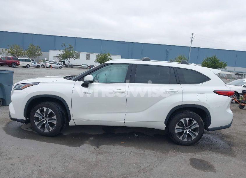 Photo 14 of 2020 Toyota Highlander HYBRID XLE (VIN 5TDHARAH6LS500125)