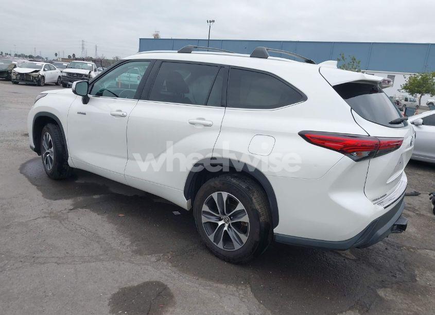 Photo 3 of 2020 Toyota Highlander HYBRID XLE (VIN 5TDHARAH6LS500125)