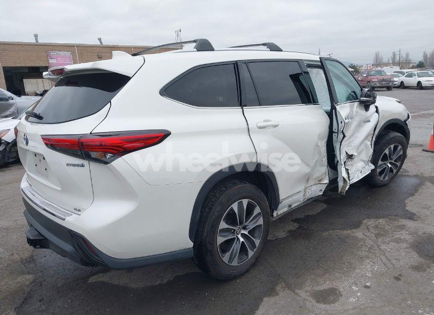 Photo 4 of 2020 Toyota Highlander HYBRID XLE (VIN 5TDHARAH6LS500125)