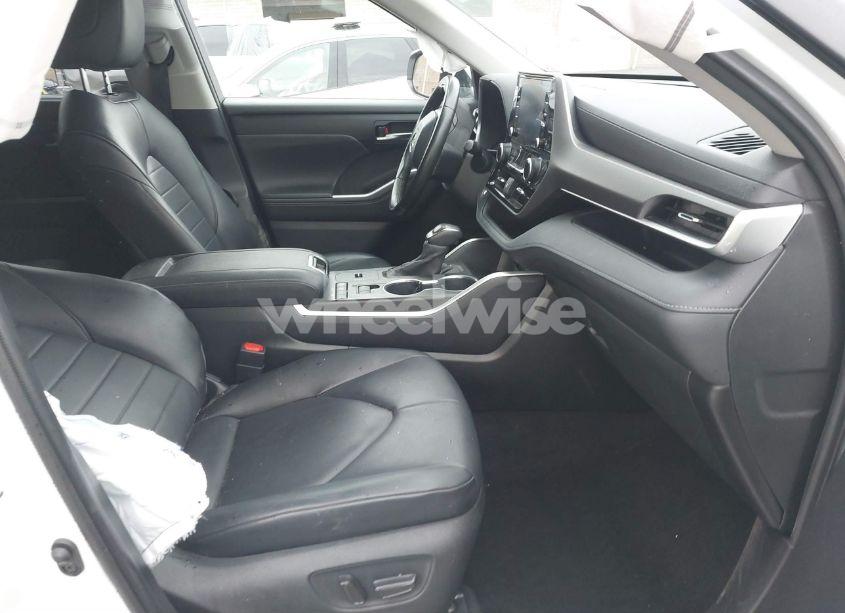 Photo 5 of 2020 Toyota Highlander HYBRID XLE (VIN 5TDHARAH6LS500125)