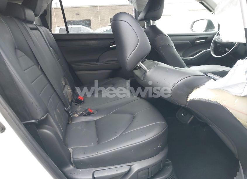 Photo 8 of 2020 Toyota Highlander HYBRID XLE (VIN 5TDHARAH6LS500125)