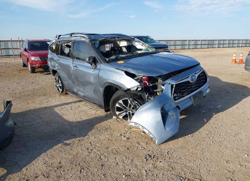 2022 Toyota Highlander HYBRID XLE (VIN 5TDHARAH6NS013431) main photo