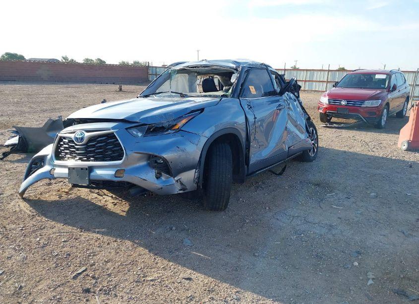 Photo 2 of 2022 Toyota Highlander HYBRID XLE (VIN 5TDHARAH6NS013431)