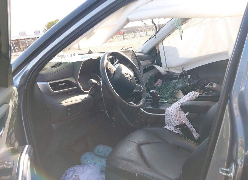 Photo 5 of 2022 Toyota Highlander HYBRID XLE (VIN 5TDHARAH6NS013431)