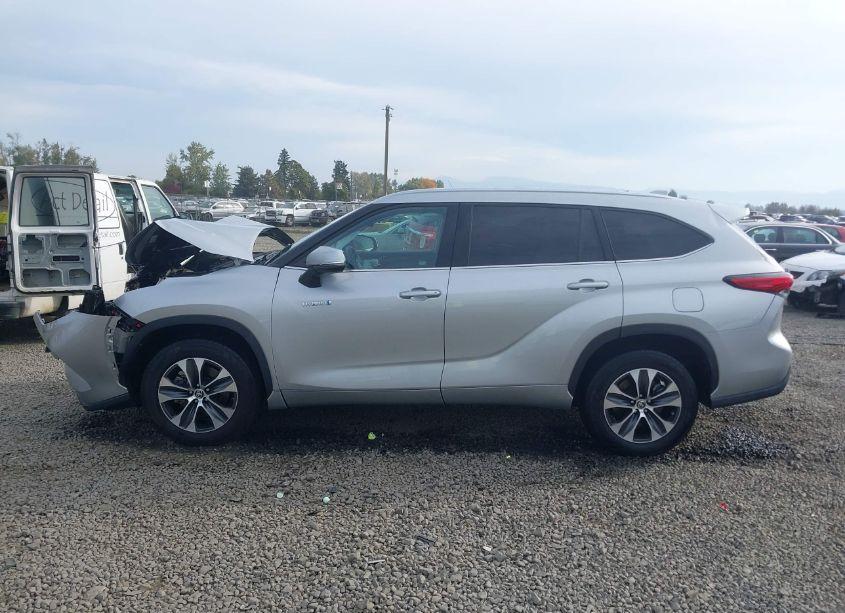 Photo 14 of 2021 Toyota Highlander HYBRID XLE (VIN 5TDHARAH8MS509197)