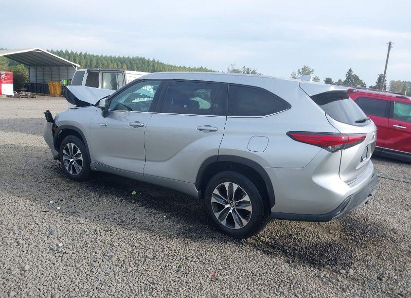 Photo 3 of 2021 Toyota Highlander HYBRID XLE (VIN 5TDHARAH8MS509197)