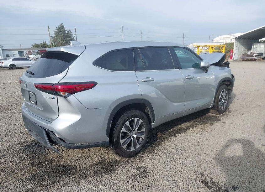 Photo 4 of 2021 Toyota Highlander HYBRID XLE (VIN 5TDHARAH8MS509197)