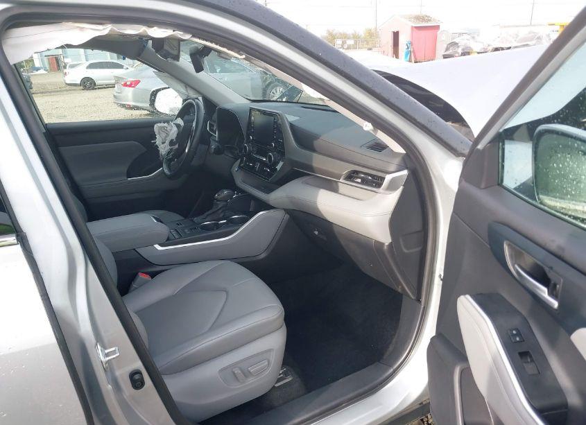 Photo 5 of 2021 Toyota Highlander HYBRID XLE (VIN 5TDHARAH8MS509197)