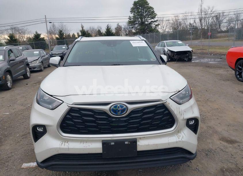 Photo 11 of 2020 Toyota Highlander HYBRID XLE (VIN 5TDHBRCH0LS509543)