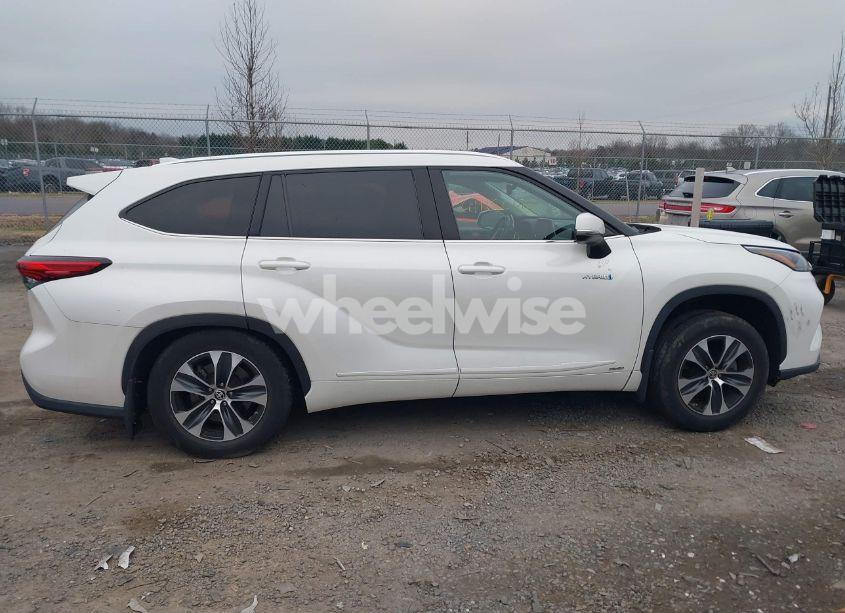 Photo 12 of 2020 Toyota Highlander HYBRID XLE (VIN 5TDHBRCH0LS509543)