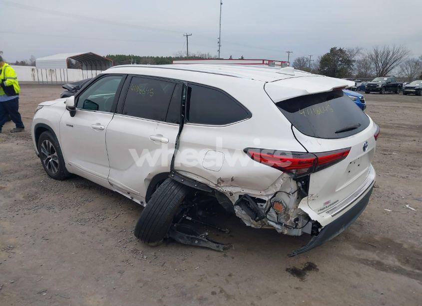 Photo 3 of 2020 Toyota Highlander HYBRID XLE (VIN 5TDHBRCH0LS509543)