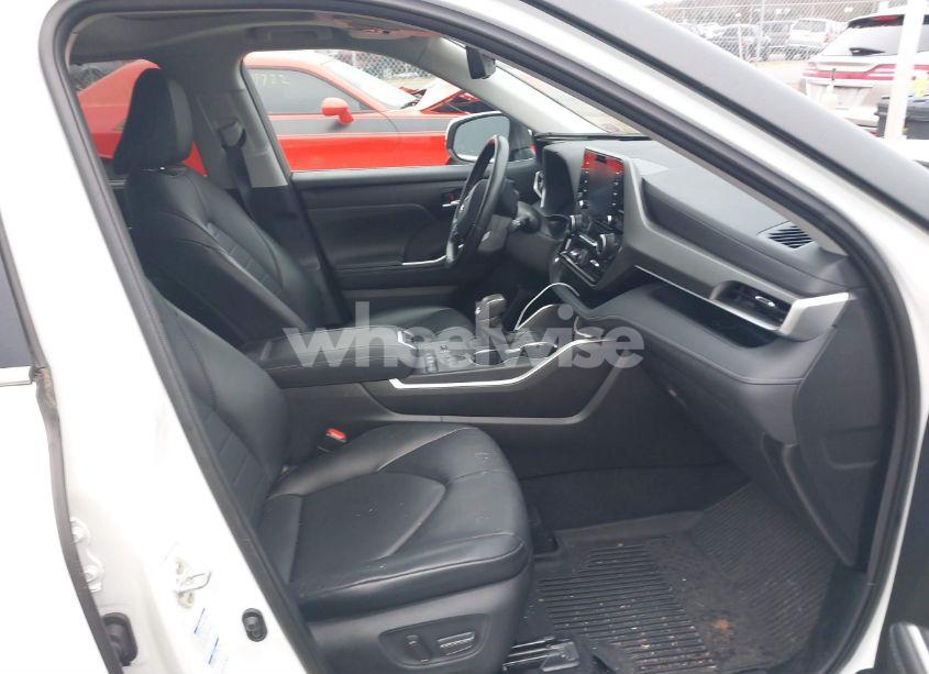 Photo 5 of 2020 Toyota Highlander HYBRID XLE (VIN 5TDHBRCH0LS509543)