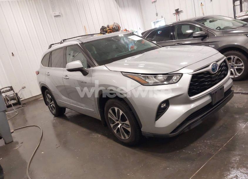 2020 Toyota Highlander HYBRID XLE (VIN 5TDHBRCH0LS514290) main photo