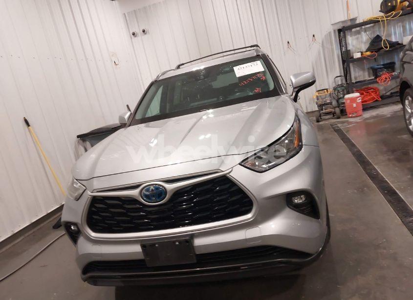 Photo 12 of 2020 Toyota Highlander HYBRID XLE (VIN 5TDHBRCH0LS514290)