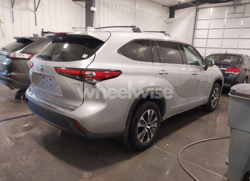 Photo 4 of 2020 Toyota Highlander HYBRID XLE (VIN 5TDHBRCH0LS514290)