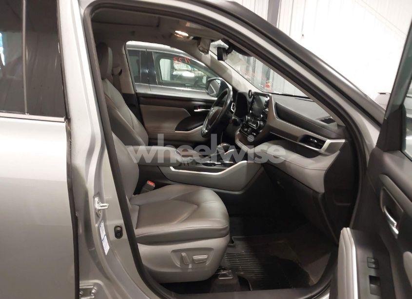 Photo 5 of 2020 Toyota Highlander HYBRID XLE (VIN 5TDHBRCH0LS514290)