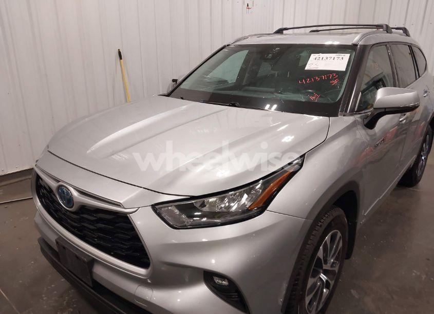Photo 6 of 2020 Toyota Highlander HYBRID XLE (VIN 5TDHBRCH0LS514290)