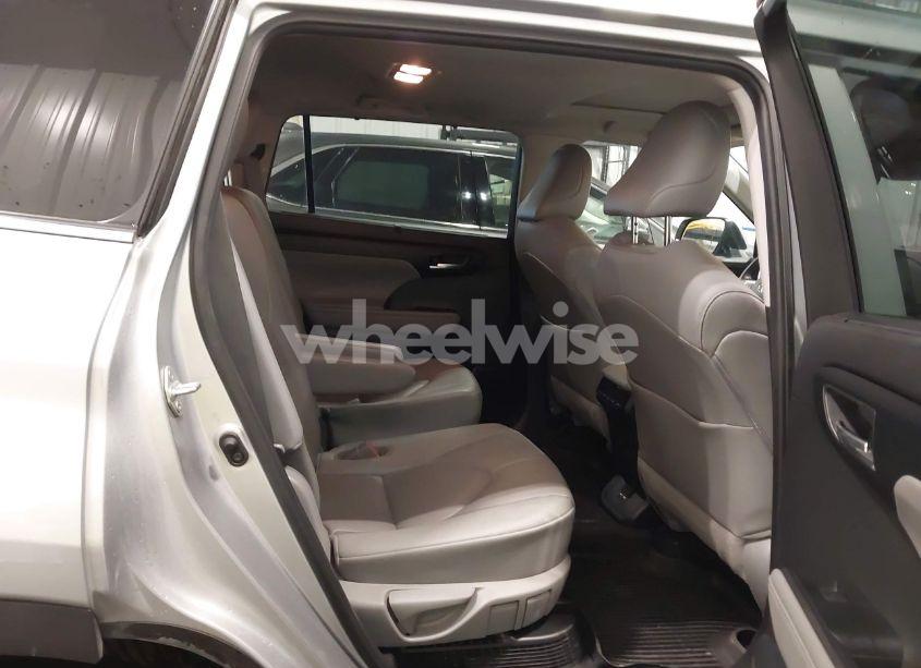 Photo 8 of 2020 Toyota Highlander HYBRID XLE (VIN 5TDHBRCH0LS514290)