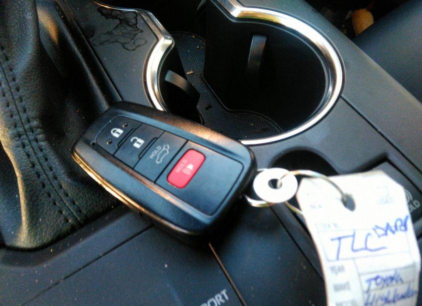 Photo 11 of 2022 Toyota Highlander HYBRID XLE (VIN 5TDHBRCH1NS086071)