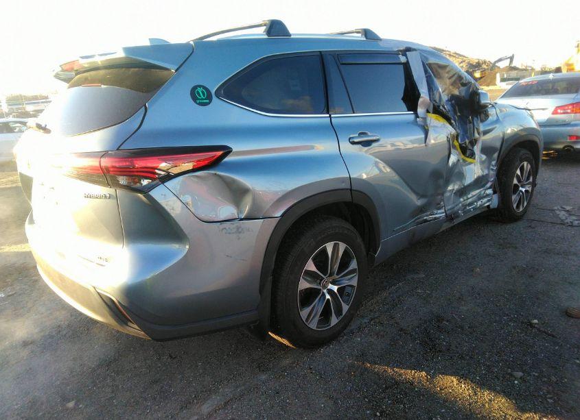 Photo 4 of 2022 Toyota Highlander HYBRID XLE (VIN 5TDHBRCH1NS086071)