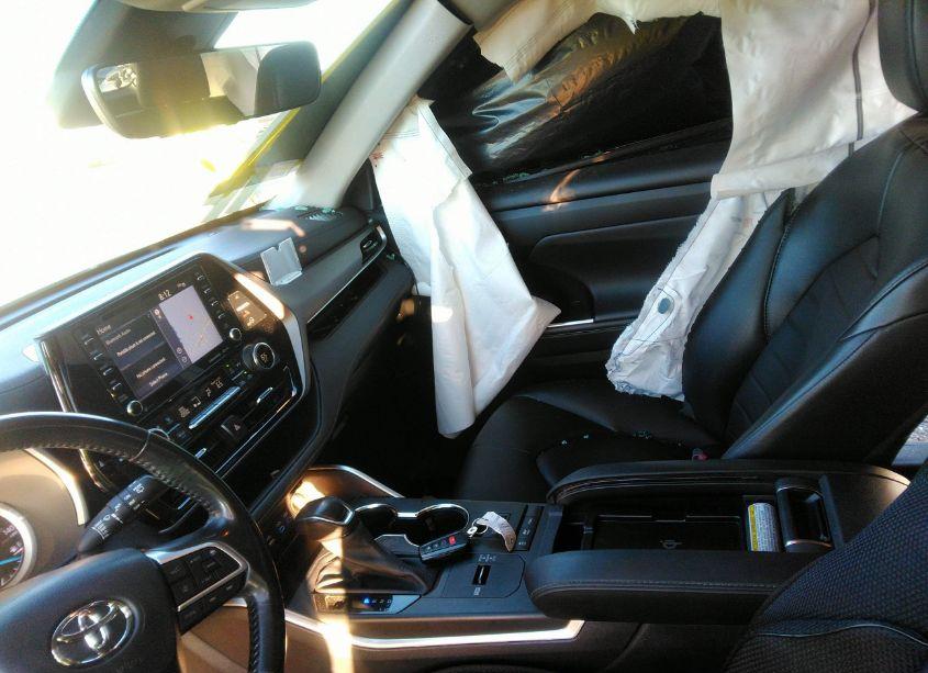 Photo 5 of 2022 Toyota Highlander HYBRID XLE (VIN 5TDHBRCH1NS086071)