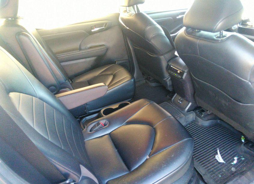 Photo 8 of 2022 Toyota Highlander HYBRID XLE (VIN 5TDHBRCH1NS086071)