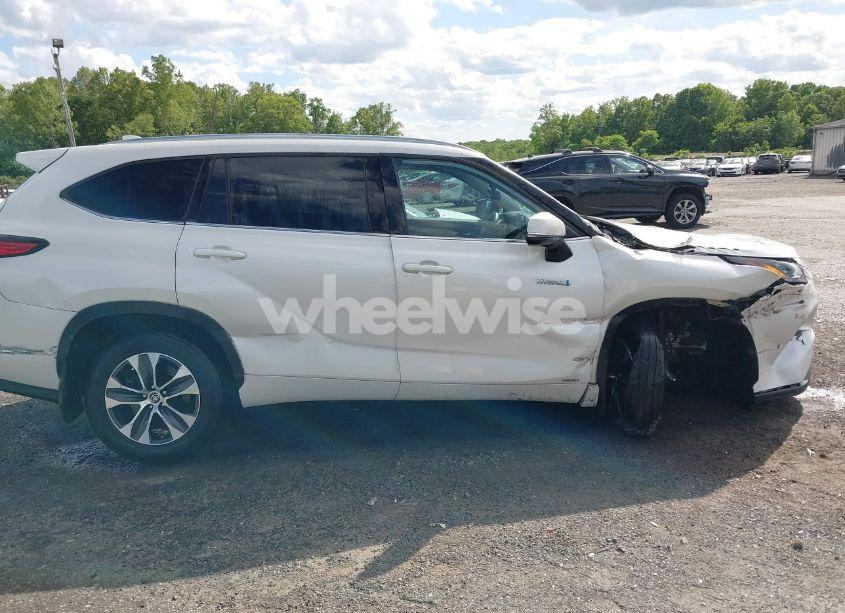 Photo 13 of 2020 Toyota Highlander HYBRID XLE (VIN 5TDHBRCH3LS510590)