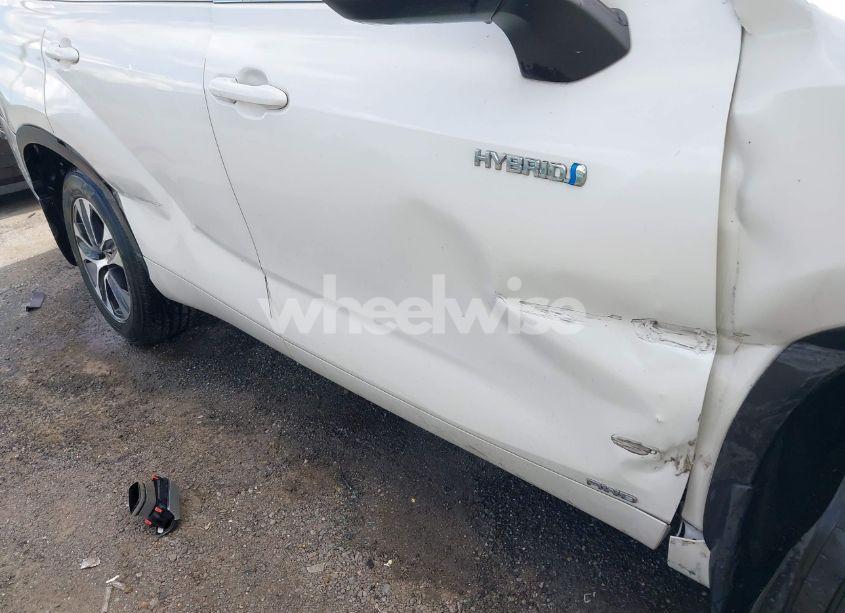 Photo 18 of 2020 Toyota Highlander HYBRID XLE (VIN 5TDHBRCH3LS510590)