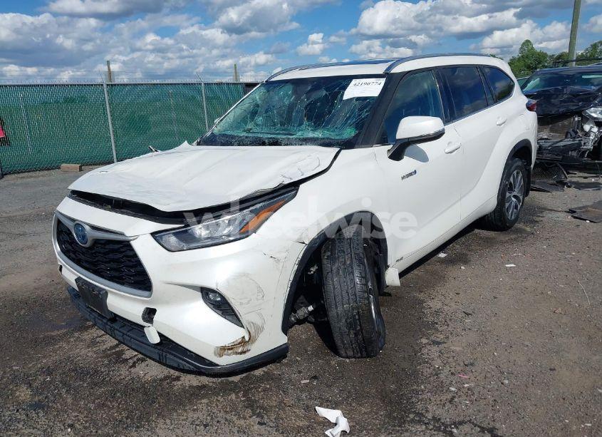 Photo 2 of 2020 Toyota Highlander HYBRID XLE (VIN 5TDHBRCH3LS510590)