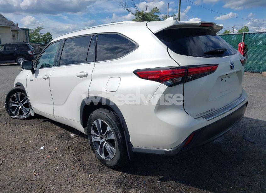 Photo 3 of 2020 Toyota Highlander HYBRID XLE (VIN 5TDHBRCH3LS510590)