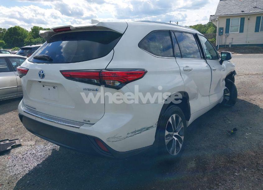 Photo 4 of 2020 Toyota Highlander HYBRID XLE (VIN 5TDHBRCH3LS510590)