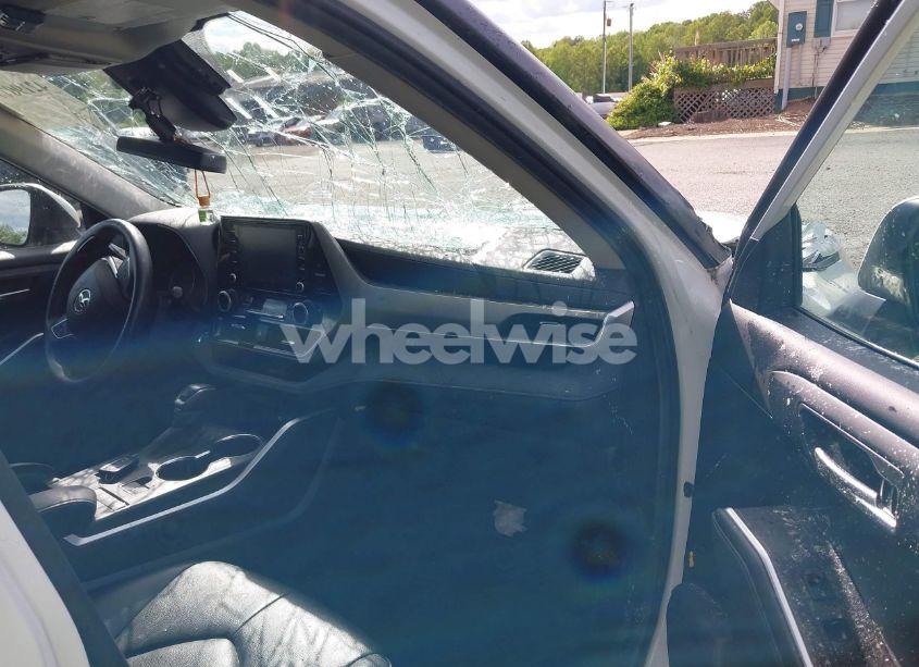 Photo 5 of 2020 Toyota Highlander HYBRID XLE (VIN 5TDHBRCH3LS510590)