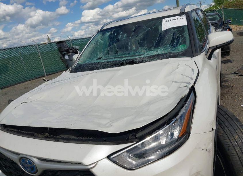 Photo 6 of 2020 Toyota Highlander HYBRID XLE (VIN 5TDHBRCH3LS510590)