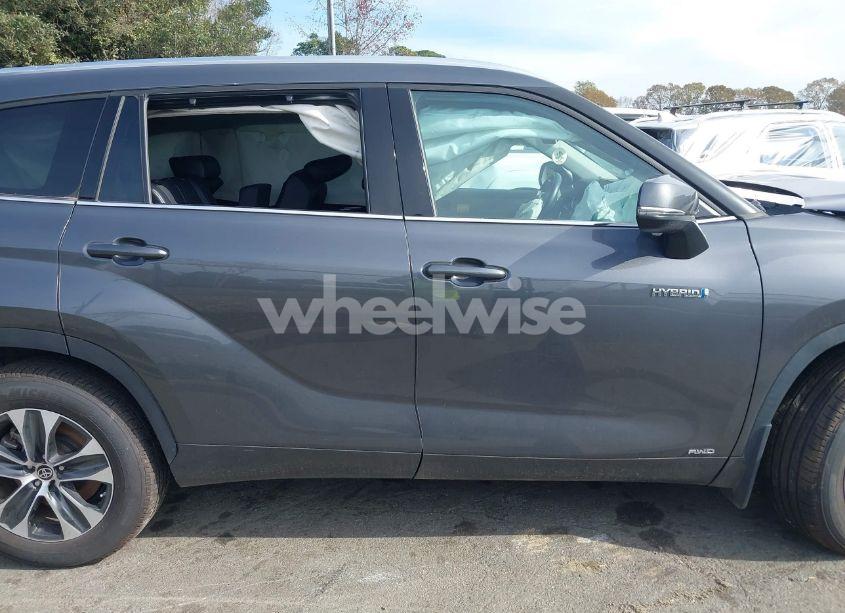 Photo 13 of 2020 Toyota Highlander HYBRID XLE (VIN 5TDHBRCH3LS513845)