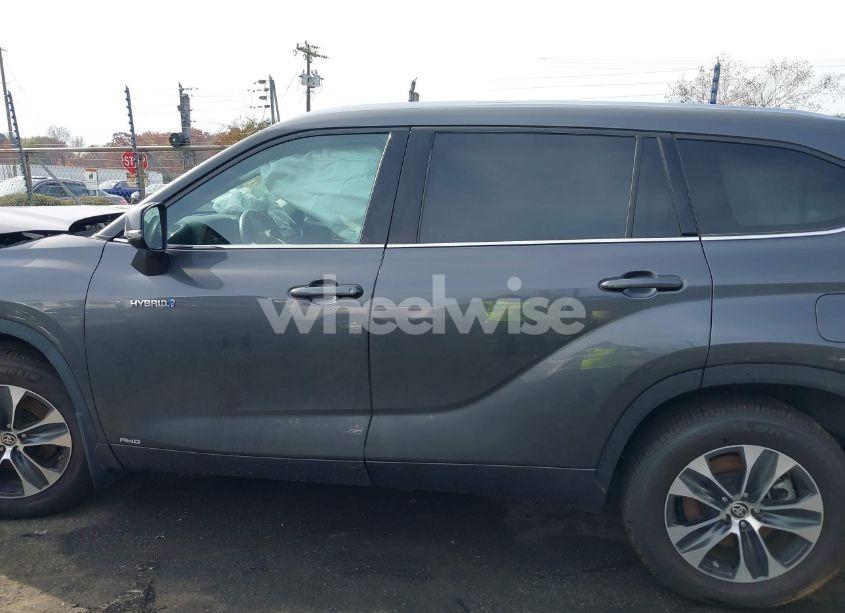 Photo 14 of 2020 Toyota Highlander HYBRID XLE (VIN 5TDHBRCH3LS513845)