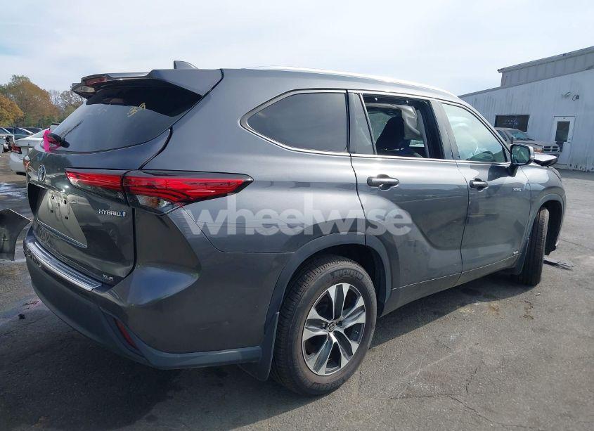 Photo 4 of 2020 Toyota Highlander HYBRID XLE (VIN 5TDHBRCH3LS513845)