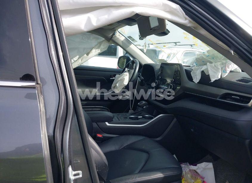 Photo 5 of 2020 Toyota Highlander HYBRID XLE (VIN 5TDHBRCH3LS513845)