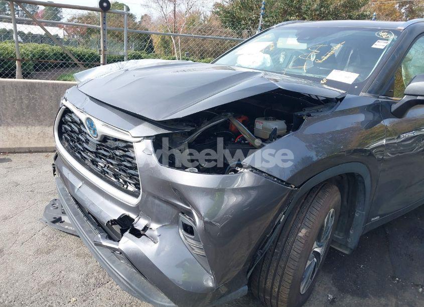 Photo 6 of 2020 Toyota Highlander HYBRID XLE (VIN 5TDHBRCH3LS513845)